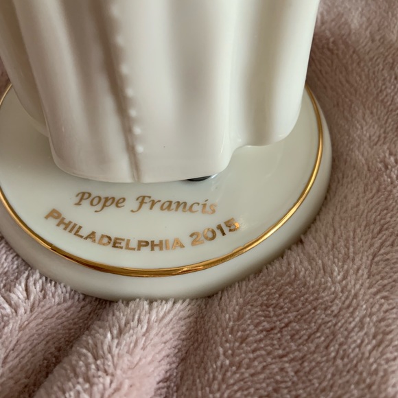 Lenox - New in Box.  Pope Francis statue  limited edition Philadelphia 2015 - Picture 10 of 13